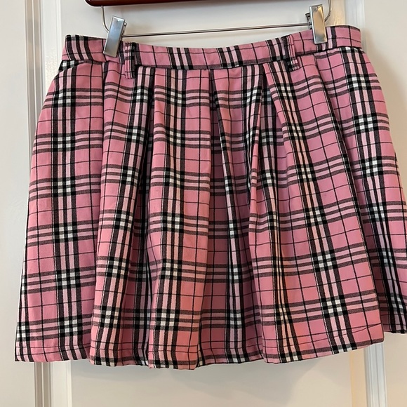 Hot Topic Pink Plaid Mini Skirt - Picture 3 of 9